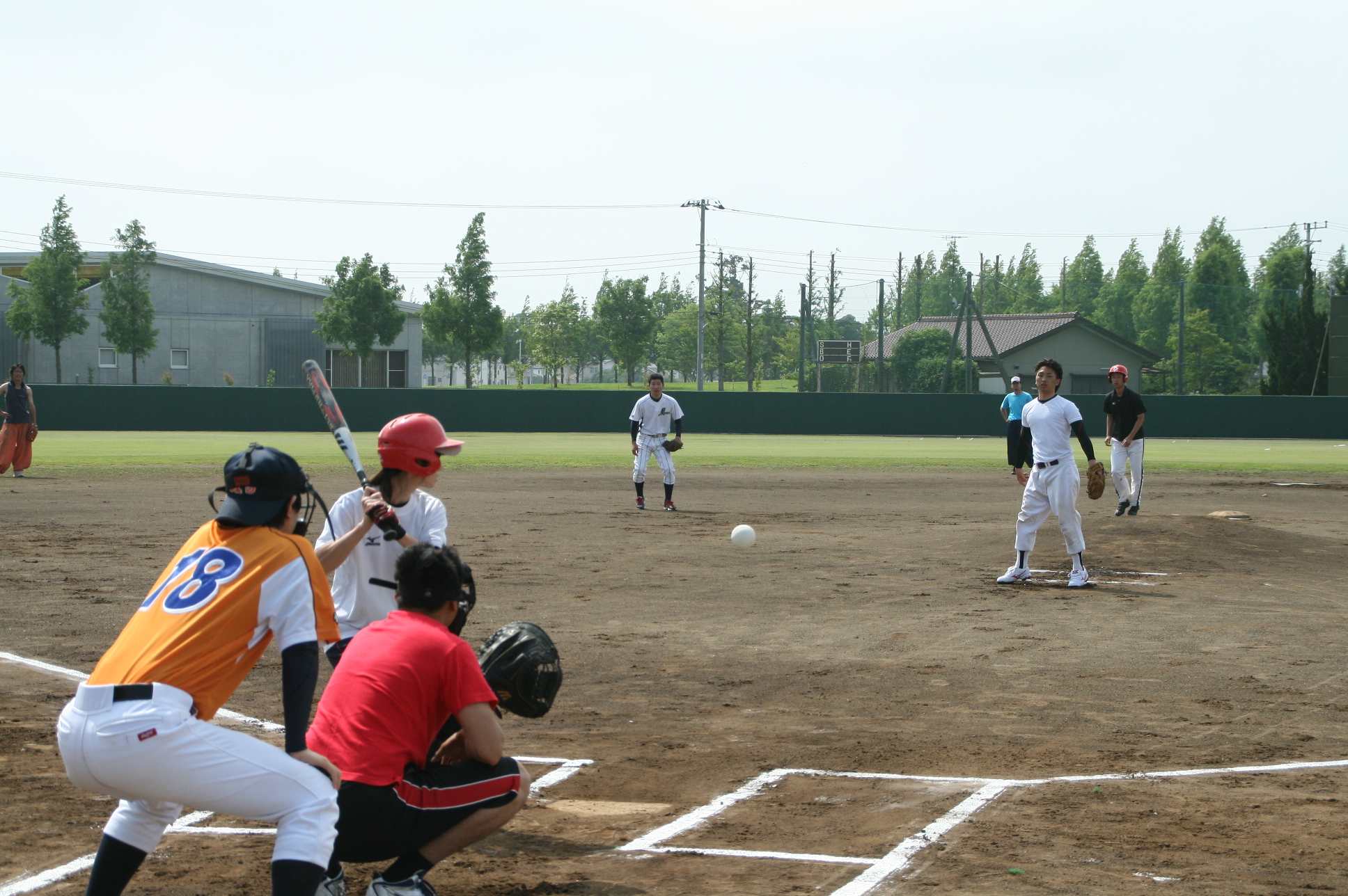 ソフトボールの試合の様子