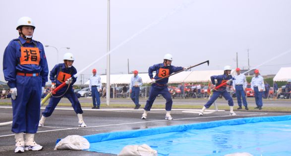 ポンプ車操法の部で準優勝した第４分団第９班の演技