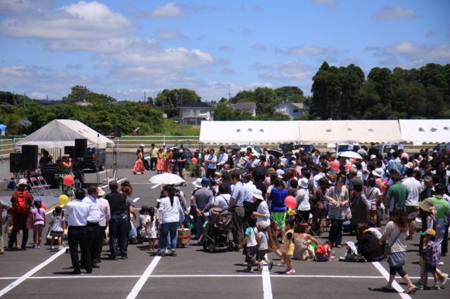 たくさんの来場者でにぎわう会場