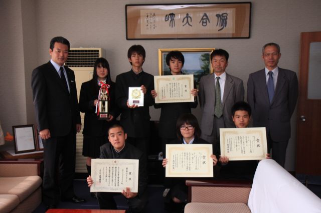 町長を訪問した大網高校生徒