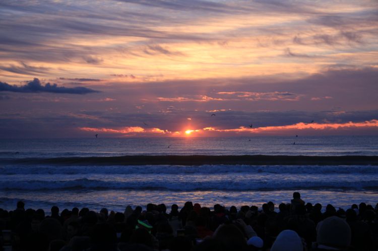 １万９千人が訪れた白里海岸の日の出