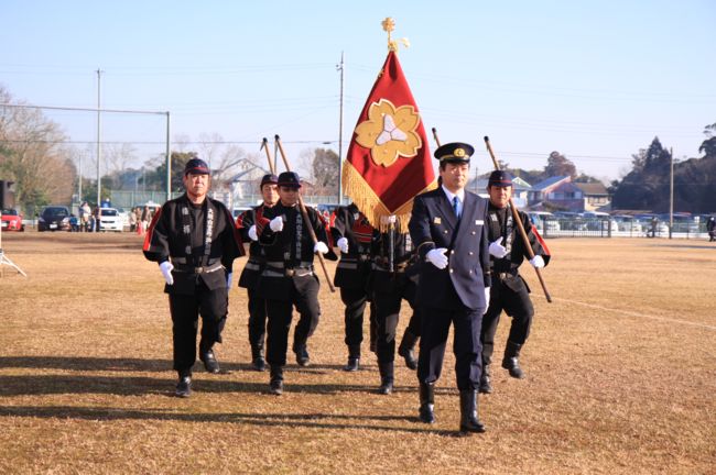 金坂市長を先頭に団旗入場