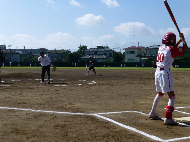 始球式に望む市長