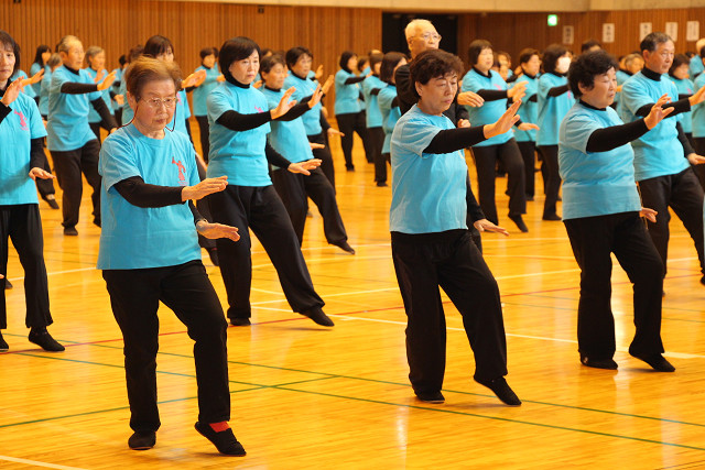 初舞を披露する皆さん