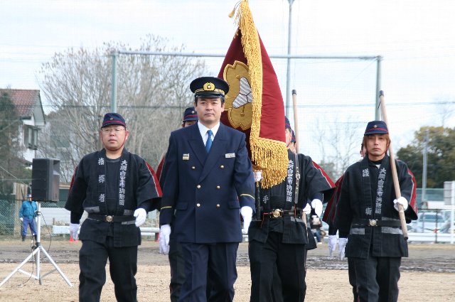 市長を先頭に団旗入場