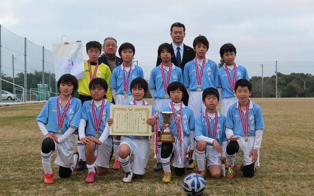 小学６年生の部優勝の「みずほＦＣタイガー」