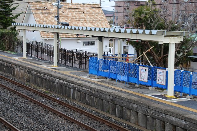 永田駅に設置された屋根