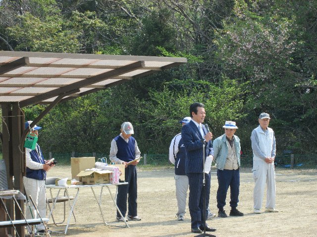 あいさつを述べる市長