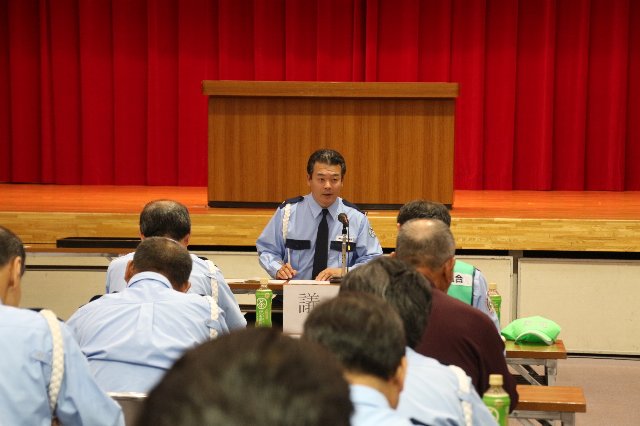 議長として総会を進行