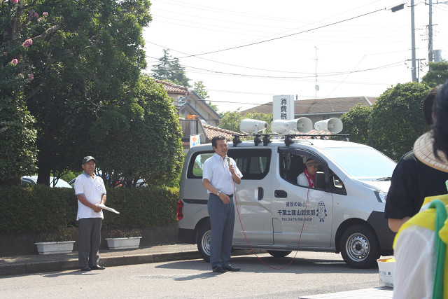 あいさつを述べる市長