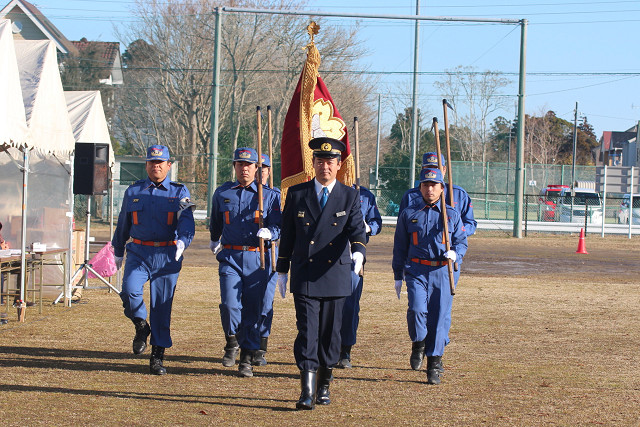 市長を先頭に団旗入場