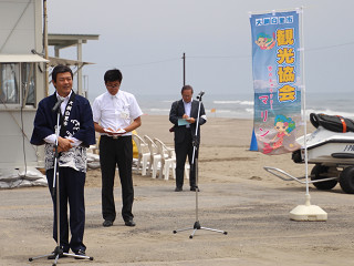 あいさつを述べる市長の写真