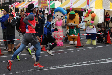 応援するマリンの写真