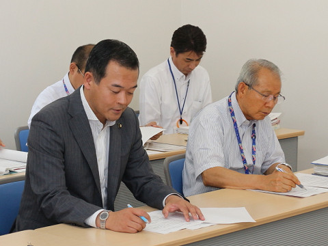 説明をする市長の写真