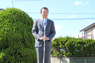 あいさつを述べる市長の写真