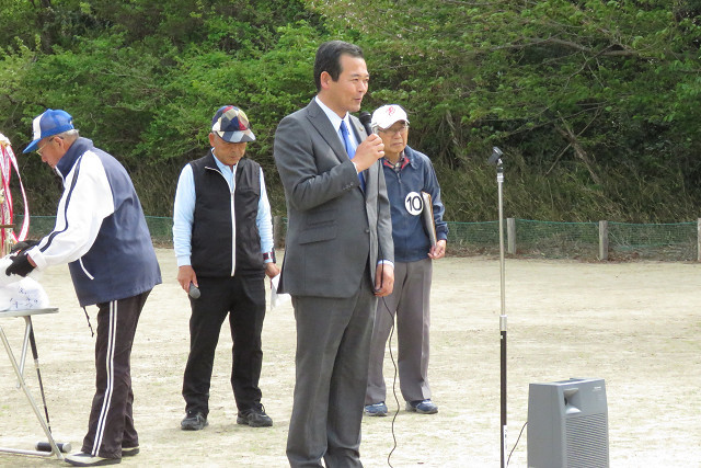 開会式であいさつを述べる市長の写真