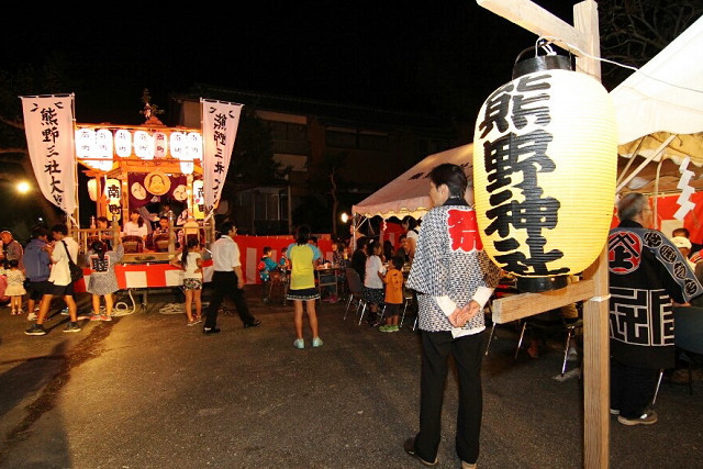 祭りの様子の写真