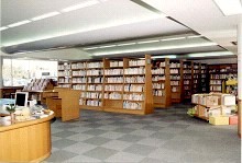 図書室中部分室の室内風景