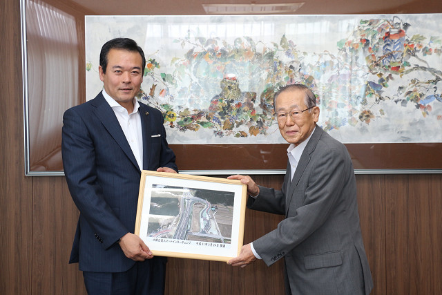 榛澤会長と市長の写真
