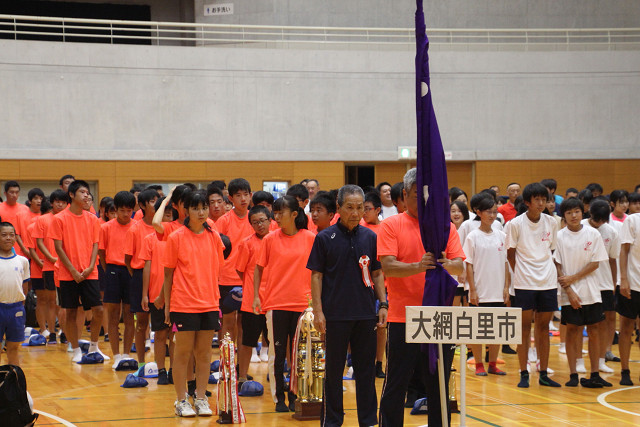 開会式に臨む大網白里市選手団の写真