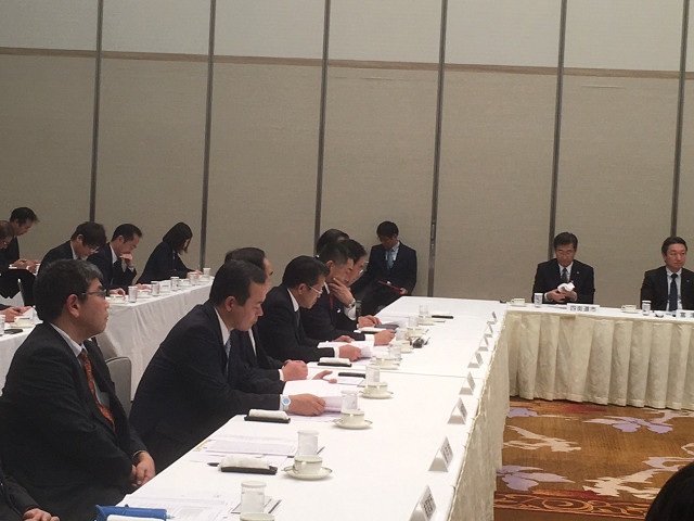 定例会に出席する市長