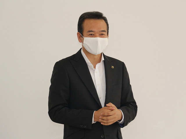 挨拶を述べる市長の写真