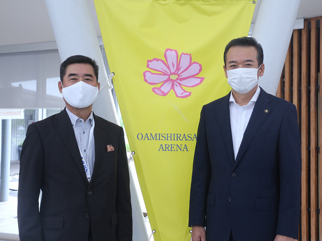 ALSOK千葉株式会社上田参与と市長の写真