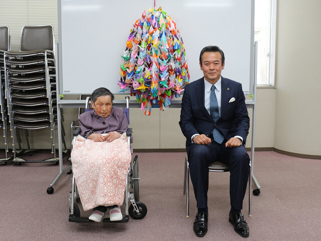 富塚さんと市長の写真