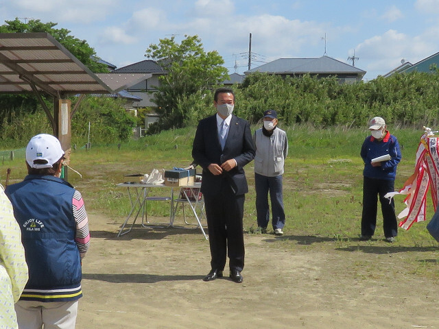 あいさつを述べる市長の写真