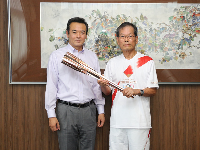 田村さんと市長の写真