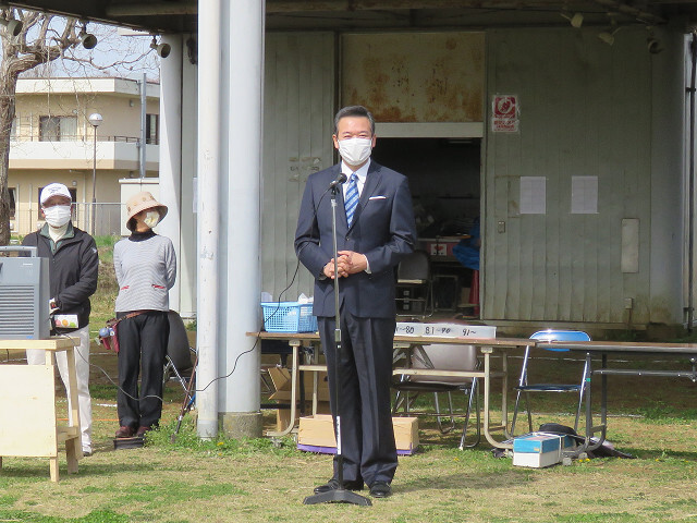 あいさつを述べる市長の写真