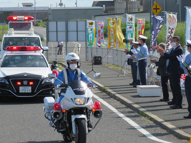 関係車両の出動の写真