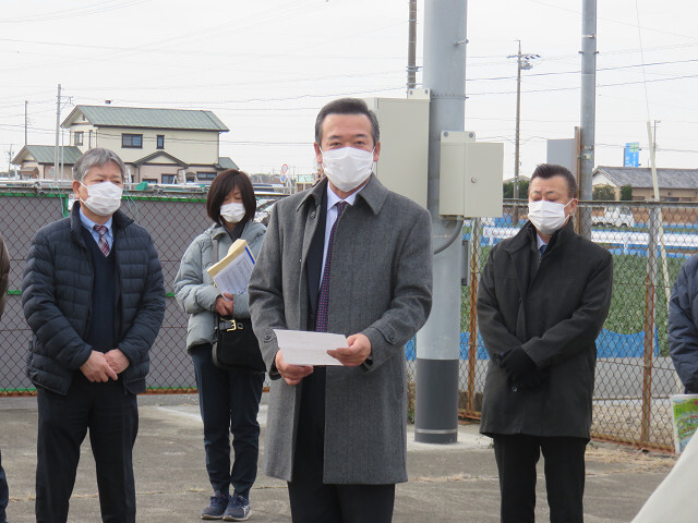 あいさつを述べる市長の写真