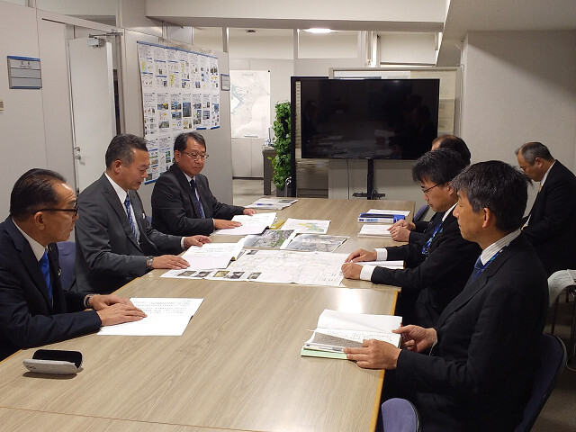 説明をする市長の写真