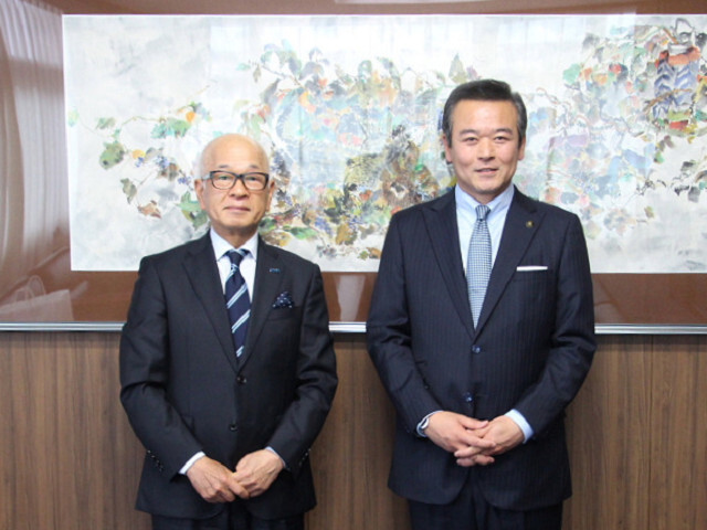 大矢社長(左)と市長の写真