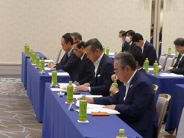 総会に出席する市長の写真