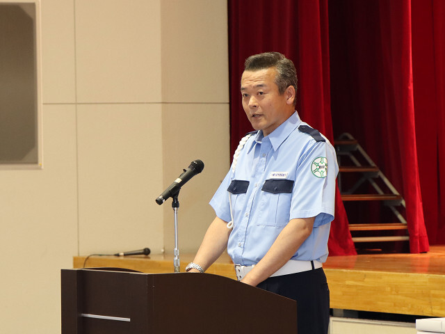 あいさつを述べる市長の写真