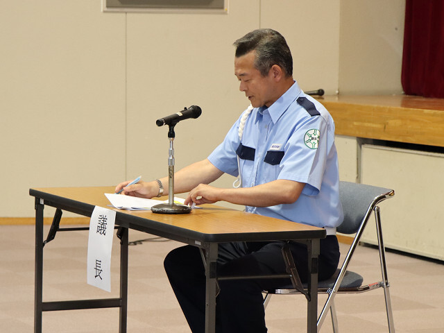 議長を務める市長の写真