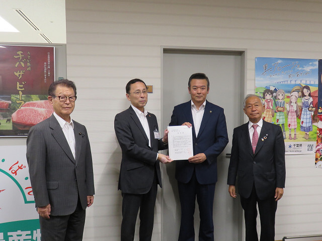 千葉県庁での要望活動(農林水産部前田部長)の写真