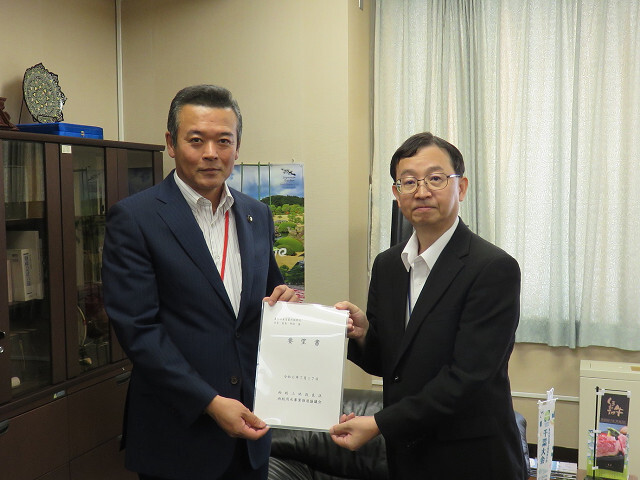 農林水産省での要望活動(青山局次長)の写真