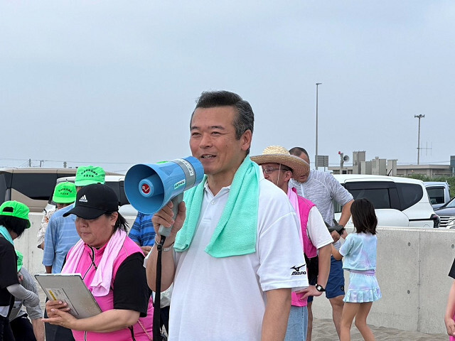 あいさつを述べる市長の写真