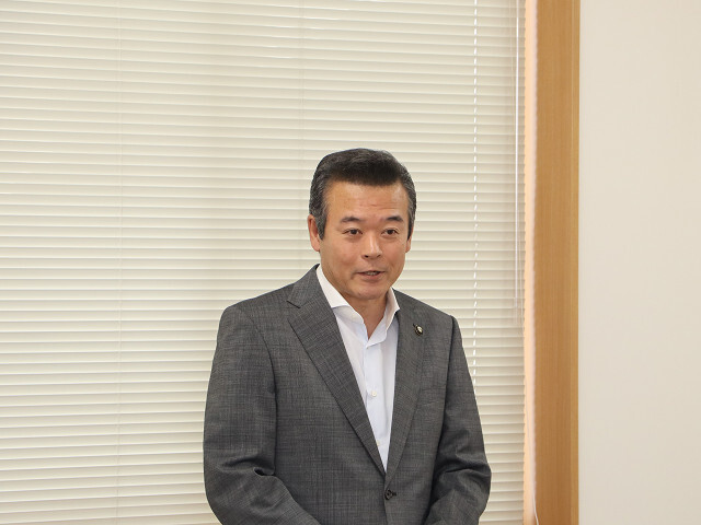 あいさつを述べる市長の写真