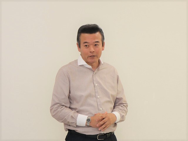 あいさつを述べる市長の写真