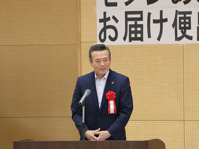 あいさつを述べる市長の写真
