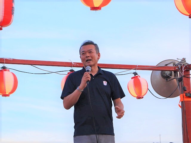 あいさつを述べる市長の写真