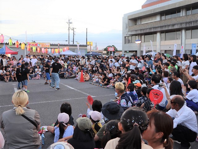 会場の様子の写真(ダンス発表)