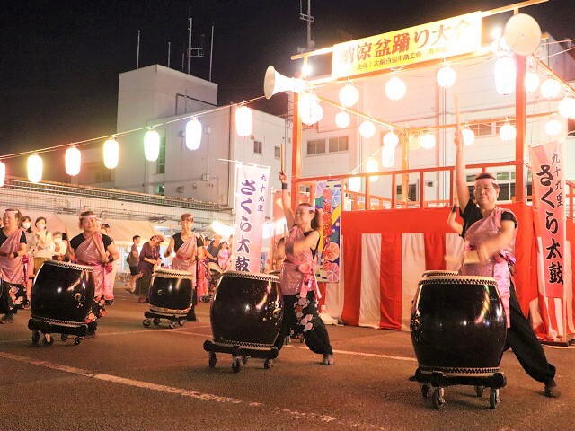 会場の様子の写真(さくら太鼓の演奏)
