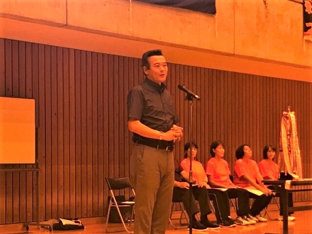 あいさつを述べる市長の写真