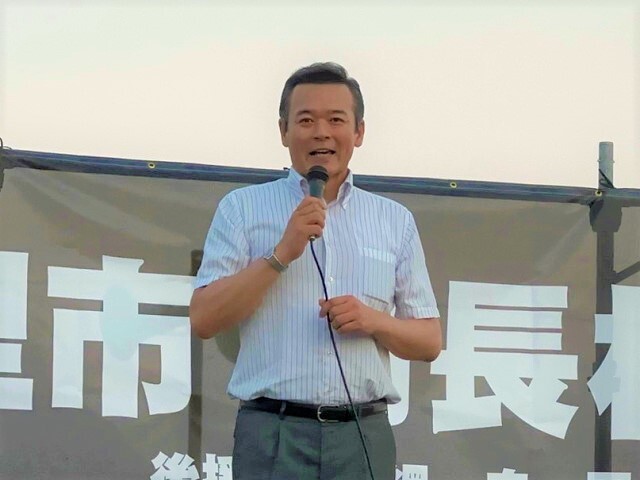 あいさつを述べる市長の写真