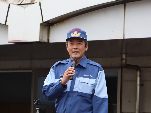 あいさつを述べる市長の写真